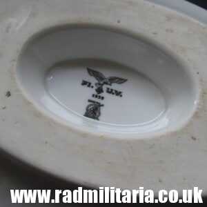 & original German LUFTWAFFE porcelain SAUCE BOAT / GREAVY BOAT FL.U.V. 1939 in very good condition, maker: BOHEMIA.