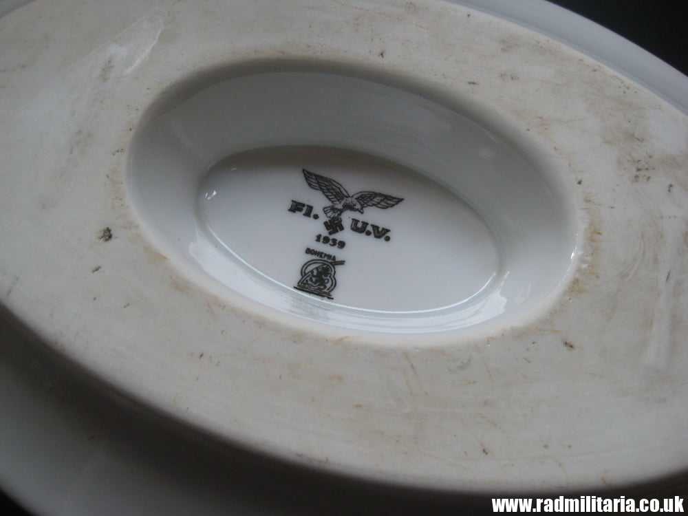& original German LUFTWAFFE porcelain SAUCE BOAT / GREAVY BOAT FL.U.V. 1939 in very good condition, maker: BOHEMIA.