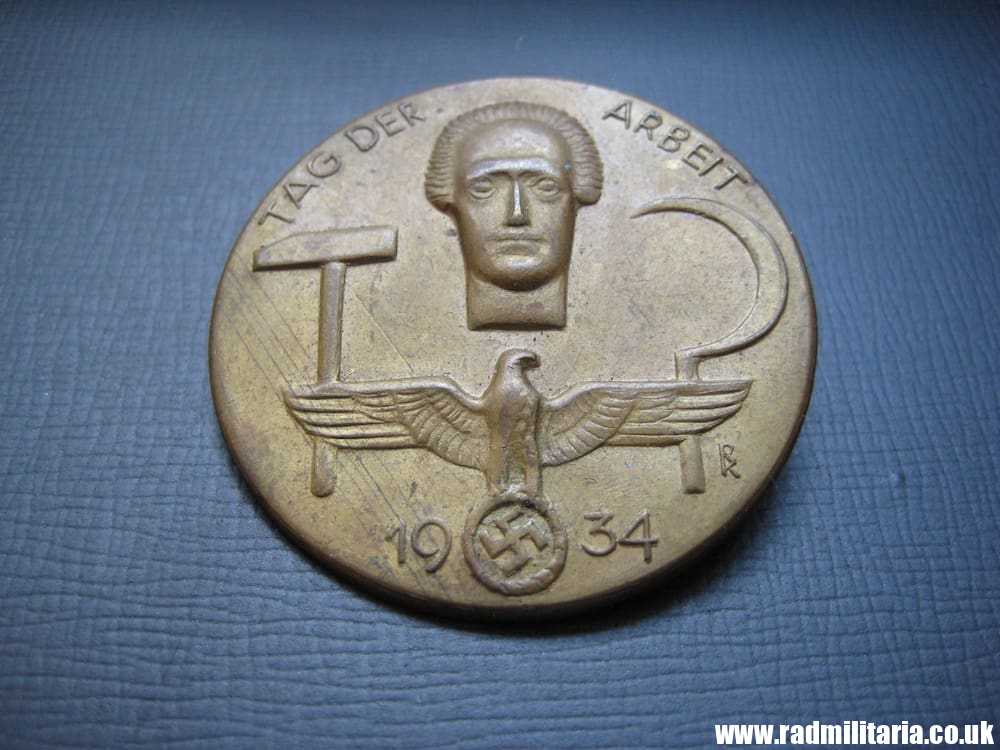 & pre WW2 original nazi GERMAN BADGE - Tag Der Arbeit 1934 with maker marks: GERB, HEUTE SCHWELM rare. - Image 3