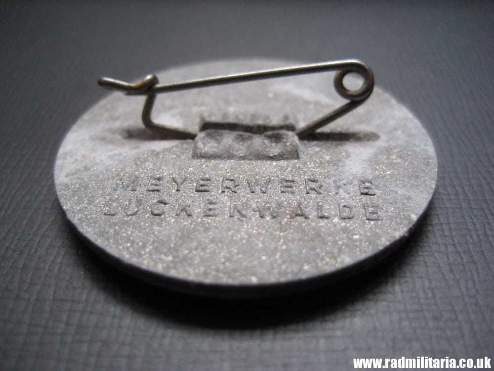 & WW2 original German TINNIE BADGE - 1 MAI 1939 SUDETENLAND, complete badge with maker mark. - Image 6