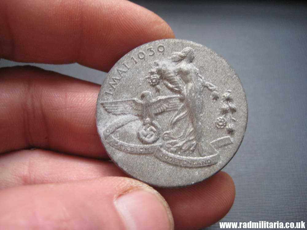 & WW2 original German TINNIE BADGE - 1 MAI 1939 SUDETENLAND, complete badge with maker mark.