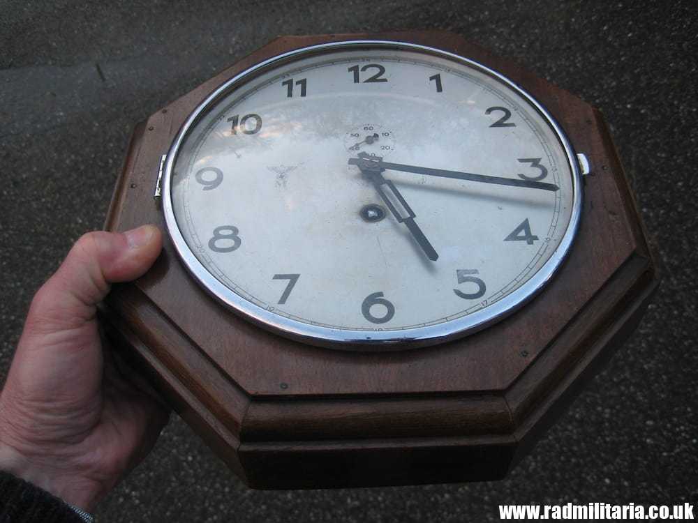 & WW2 German KRIEGSMARINE ship's CLOCK in wooden case - genuine. - Image 2