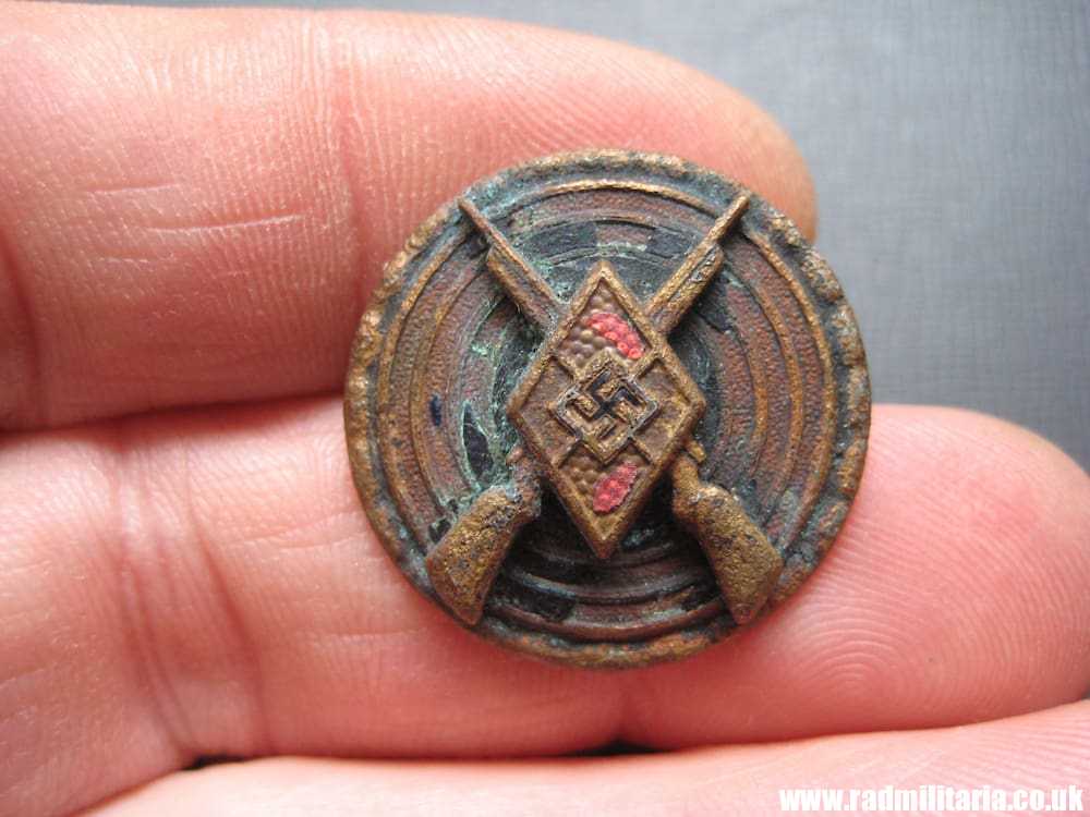 & original HJ SHOOTING BADGE - metal detecting find, marks: RZM M1/63. - Image 5