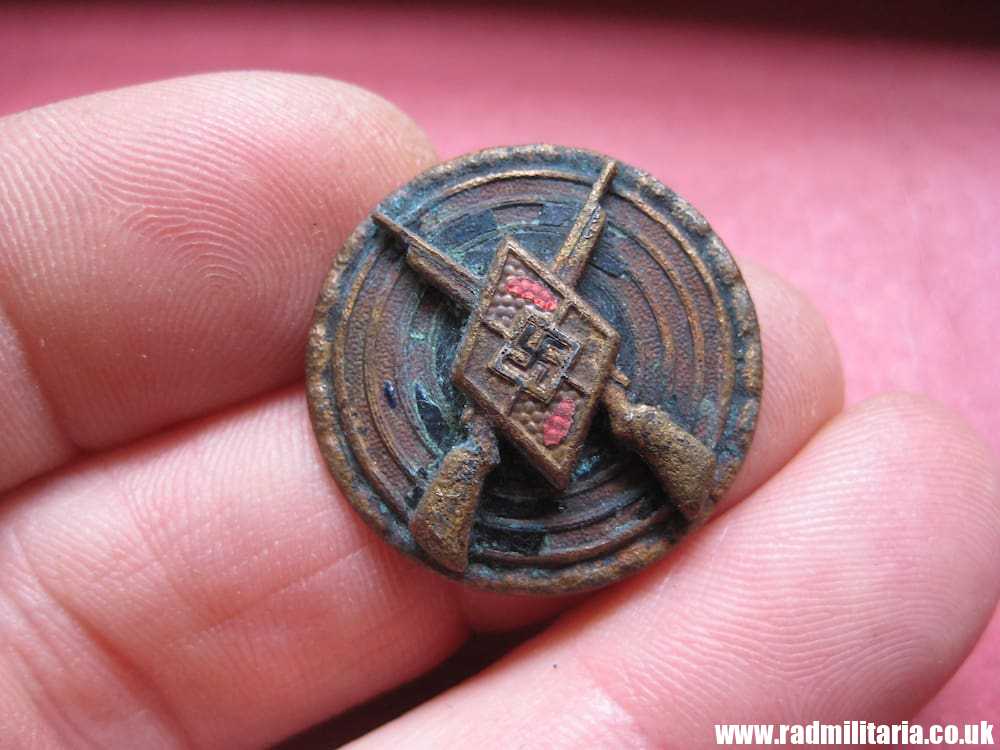 & original HJ SHOOTING BADGE - metal detecting find, marks: RZM M1/63. - Image 9