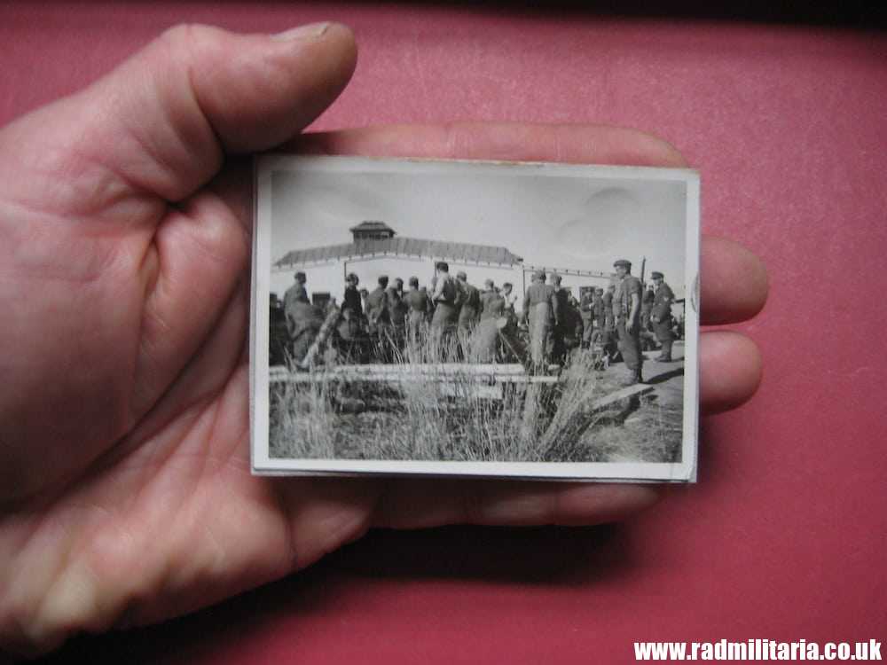 & WW2 original old PHOTO: one British soldier and many German prisoners. - Image 8