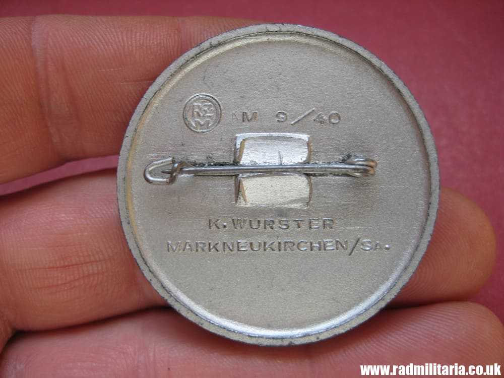 & WW2 German TINNIE BADGE - REICHSPARTEITAG 1939, maker: K. WURSTER Markneukirchen /Sa. RZM M9/40. - Image 2