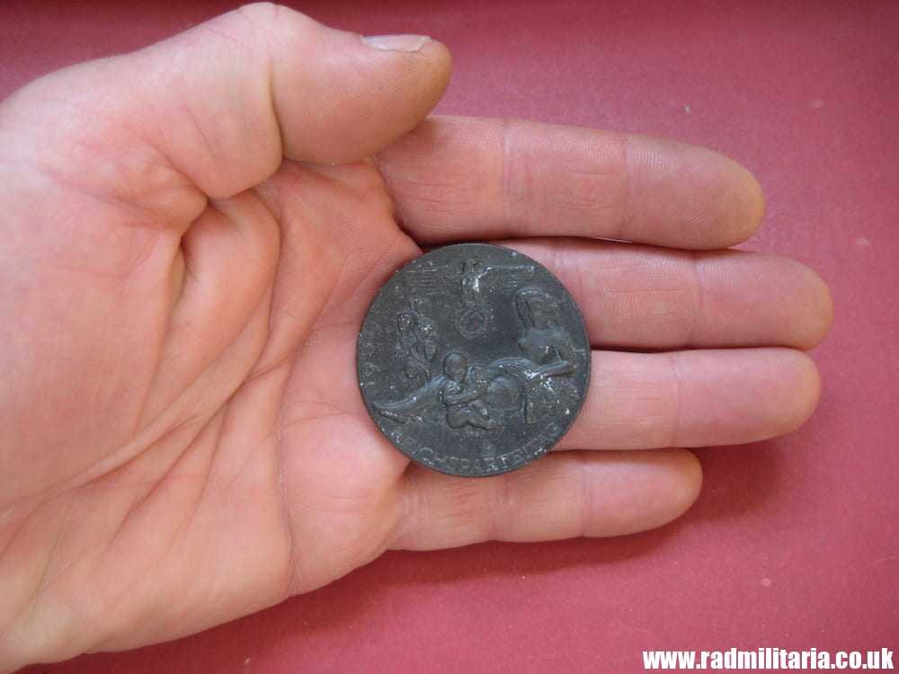 & WW2 German TINNIE BADGE - REICHSPARTEITAG 1939, maker: K. WURSTER Markneukirchen /Sa. RZM M9/40. - Image 6