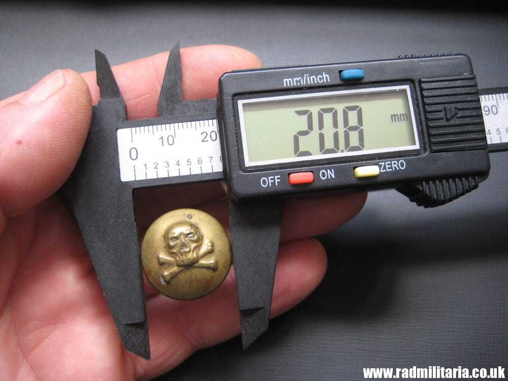 British MILITARY SKULL BUTTON - 17th Lancers Regiment, maker: FIRMIN & SONS LONDON - Image 2