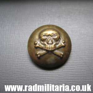 British MILITARY SKULL BUTTON - 17th Lancers Regiment, maker: FIRMIN & SONS LD, London. 1876 - 1882.