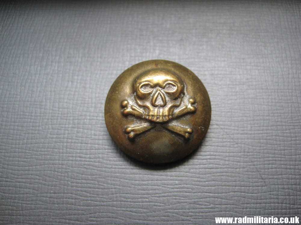 British MILITARY SKULL BUTTON - 17th Lancers Regiment, maker: FIRMIN & SONS LD, London. 1876 - 1882.