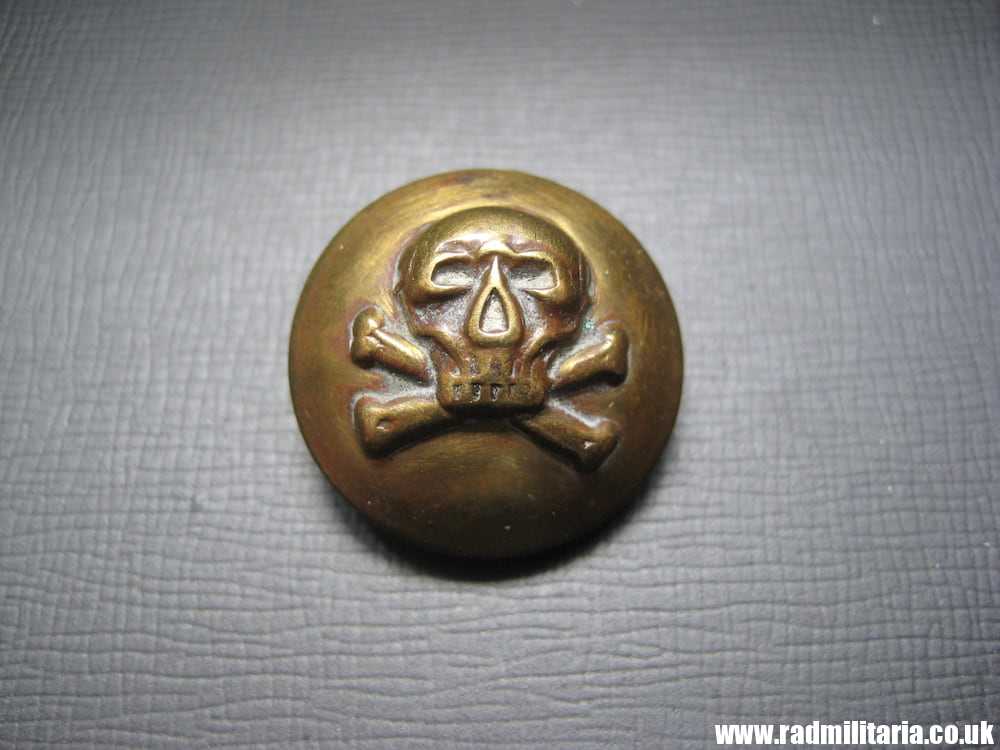 British MILITARY SKULL BUTTON - 17th Lancers Regiment, maker: Sherlock & Co LONDON c. 1847 - 1887. - Image 2