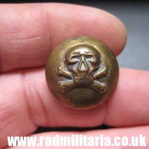 British MILITARY SKULL BUTTON - 17th Lancers Regiment, maker: Sherlock & Co LONDON c. 1847 - 1887.