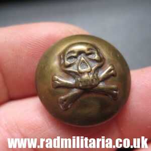 pre WW1 British MILITARY SKULL BUTTON - 17th Lancers Regiment, maker: SMITH & WRIGHT, Birmingham 1882 - 1889.