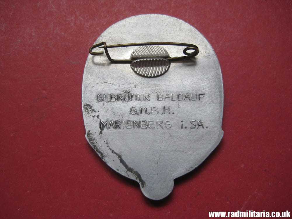 & WW2 German TINNIE BADGE - Tag Der Arbeit 1935, maker: GEBRUDER BALDAUF G.M.B.H. MARIENBERG i. SA. - Image 4