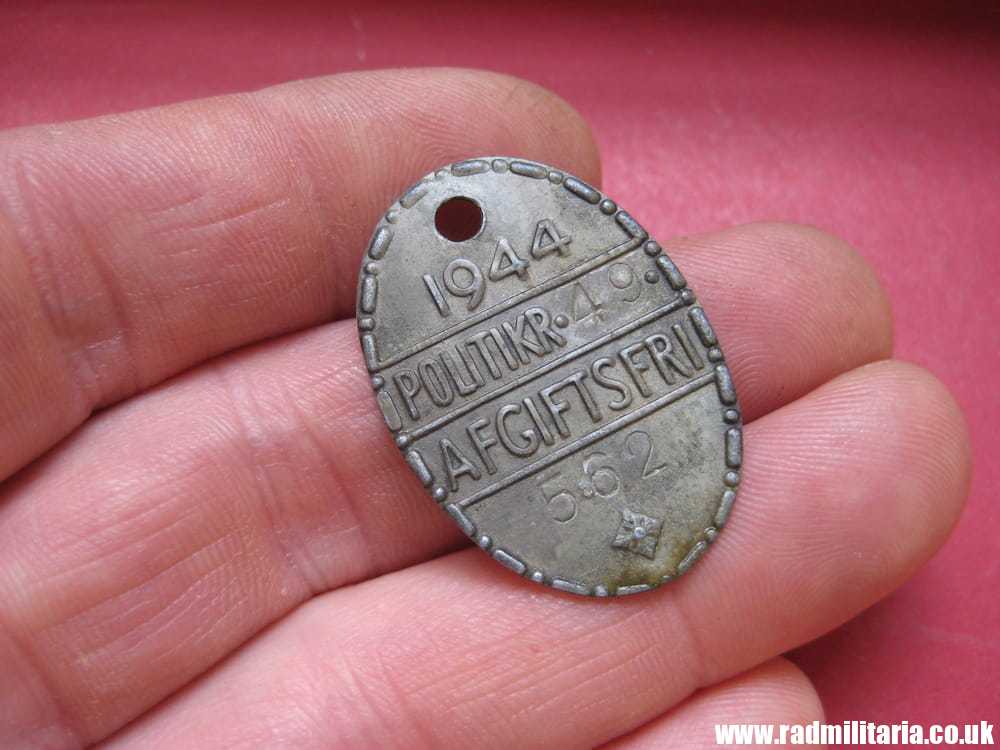 & WW2 unknown DOG TAG? TOKEN? with date - 1944 no. 562