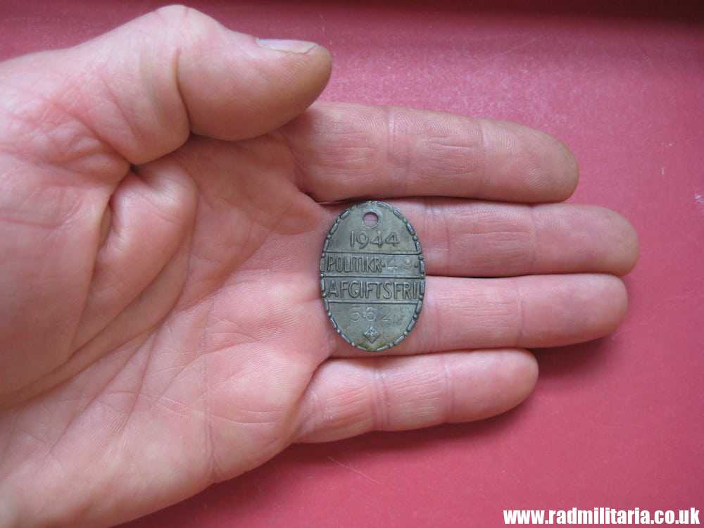 & WW2 unknown DOG TAG? TOKEN? with date - 1944 no. 562 - Image 8