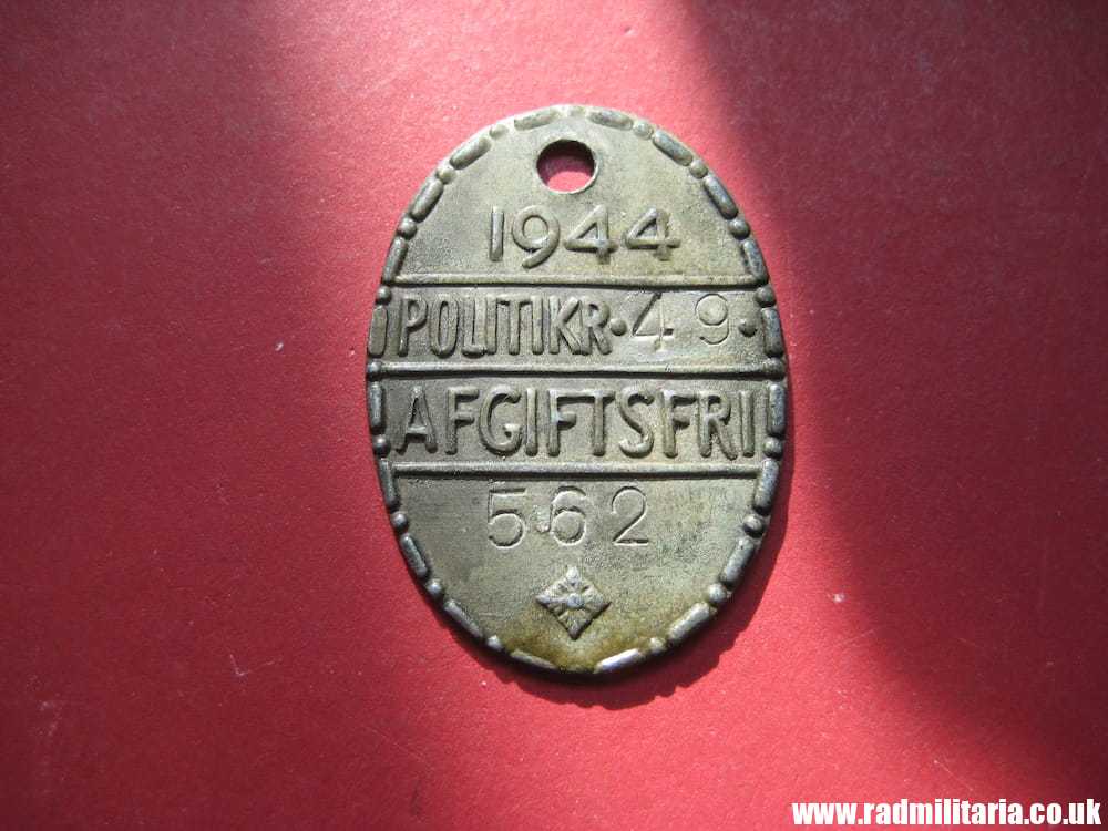 & WW2 unknown DOG TAG? TOKEN? with date - 1944 no. 562 - Image 2