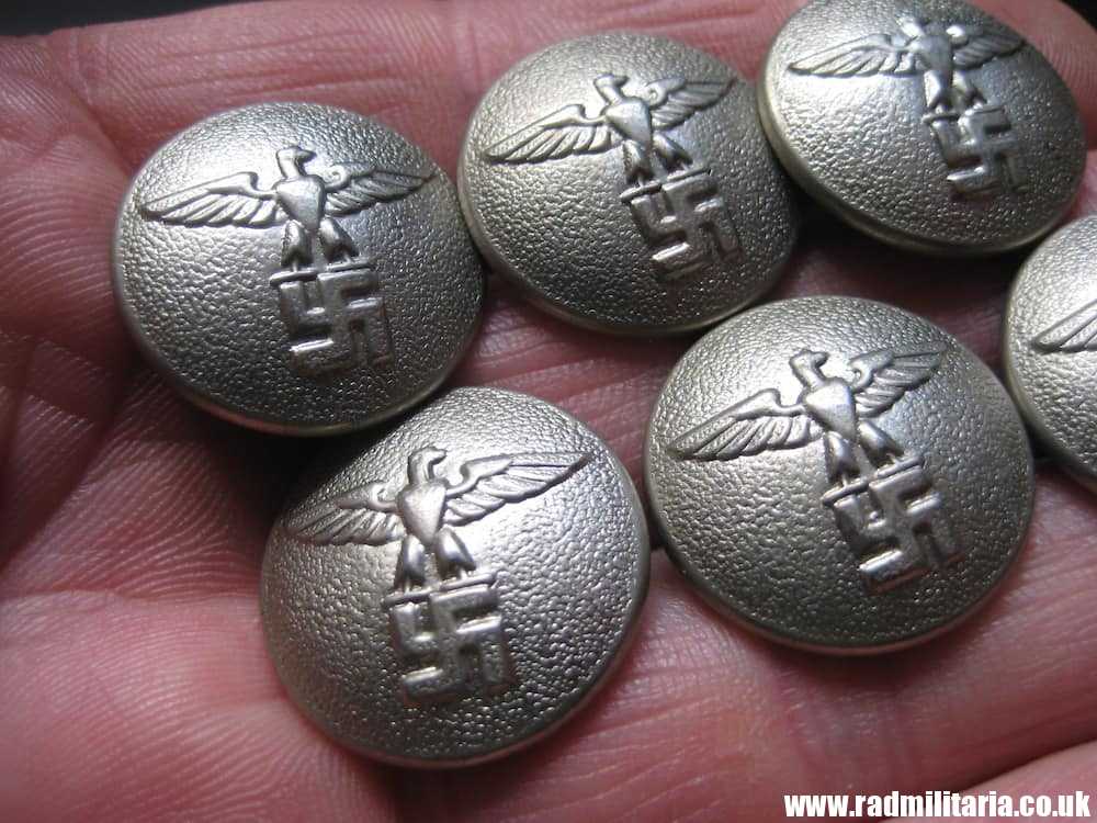 & WW2 SET of 6 German NSDAP BUTTONS with eagle, maker marks: EXTRA FEIN P.C. - genuine. - Image 14