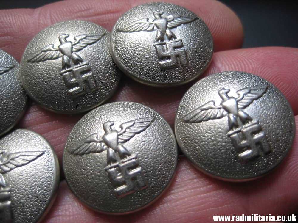& WW2 SET of 6 German NSDAP BUTTONS with eagle, maker marks: EXTRA FEIN P.C. - genuine. - Image 13