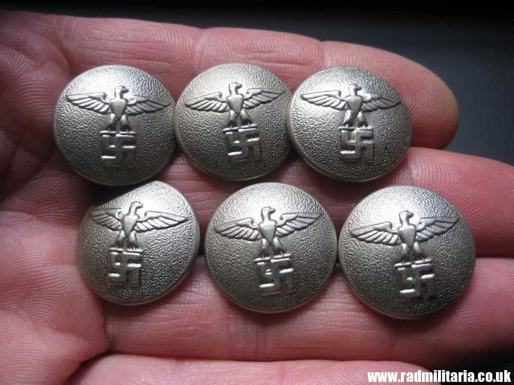 & WW2 SET of 6 German NSDAP BUTTONS with eagle, maker marks: EXTRA FEIN P.C. - genuine. - Image 3