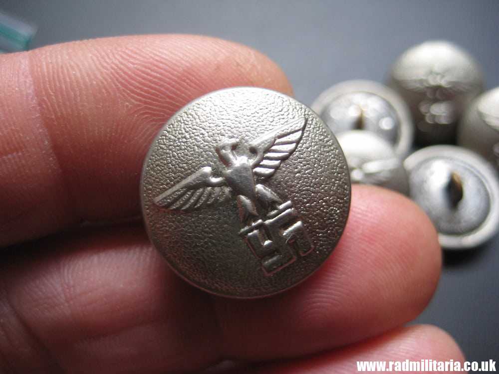 & WW2 SET of 6 German NSDAP BUTTONS with eagle, maker marks: EXTRA FEIN P.C. - genuine. - Image 8