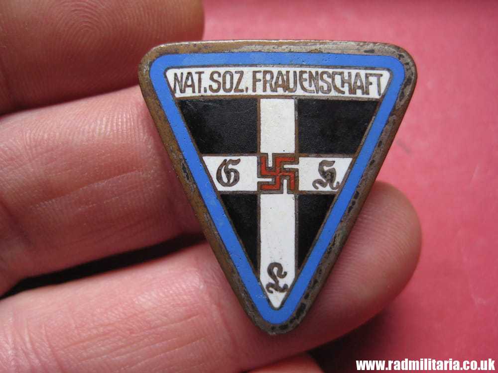 & WW2 German ENAMEL BADGE - NAT. SOZ. FRAUENSCHAFT. maker: RZM 72. - Image 2