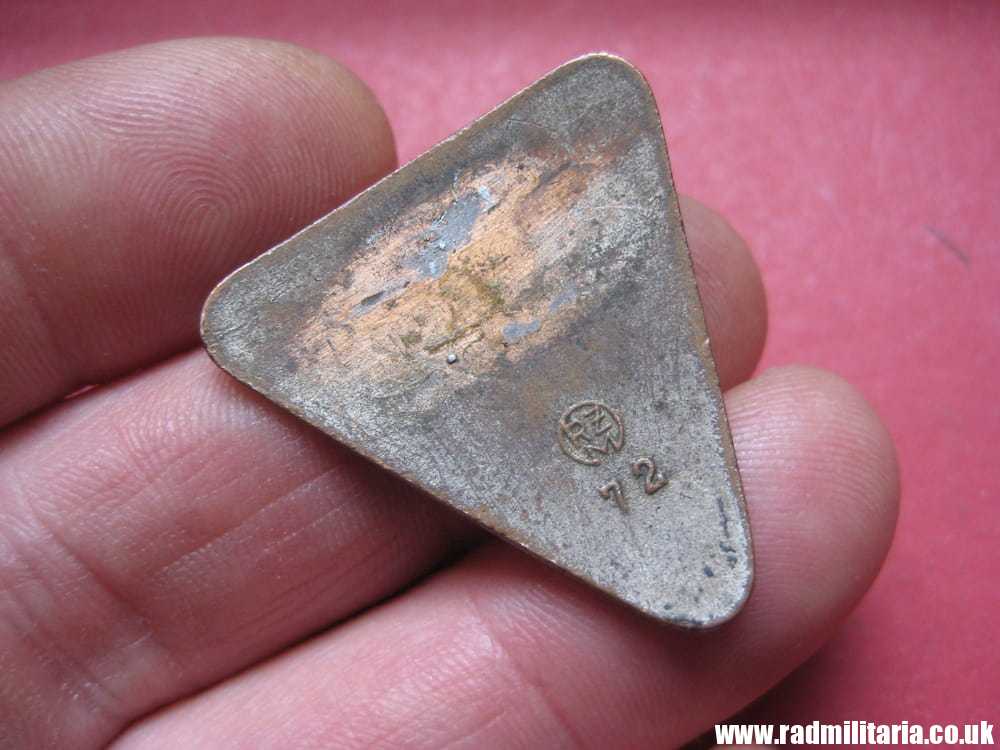 & WW2 German ENAMEL BADGE - NAT. SOZ. FRAUENSCHAFT. maker: RZM 72. - Image 5