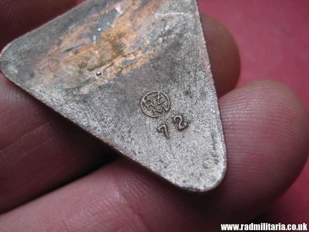 & WW2 German ENAMEL BADGE - NAT. SOZ. FRAUENSCHAFT. maker: RZM 72. - Image 6