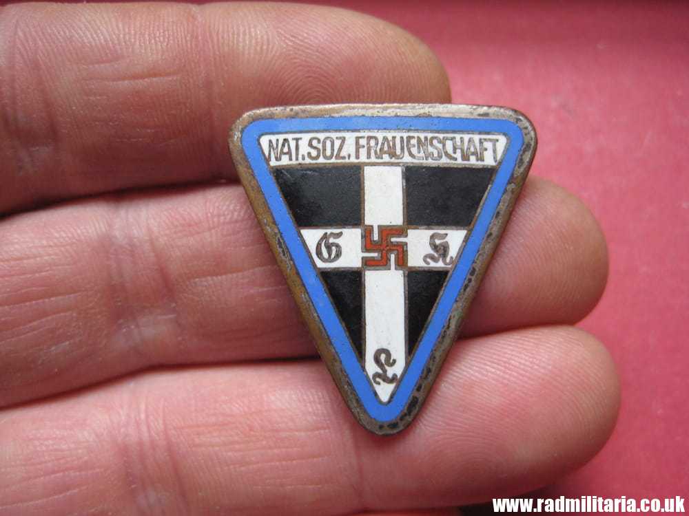 & WW2 German ENAMEL BADGE - NAT. SOZ. FRAUENSCHAFT. maker: RZM 72. - Image 7