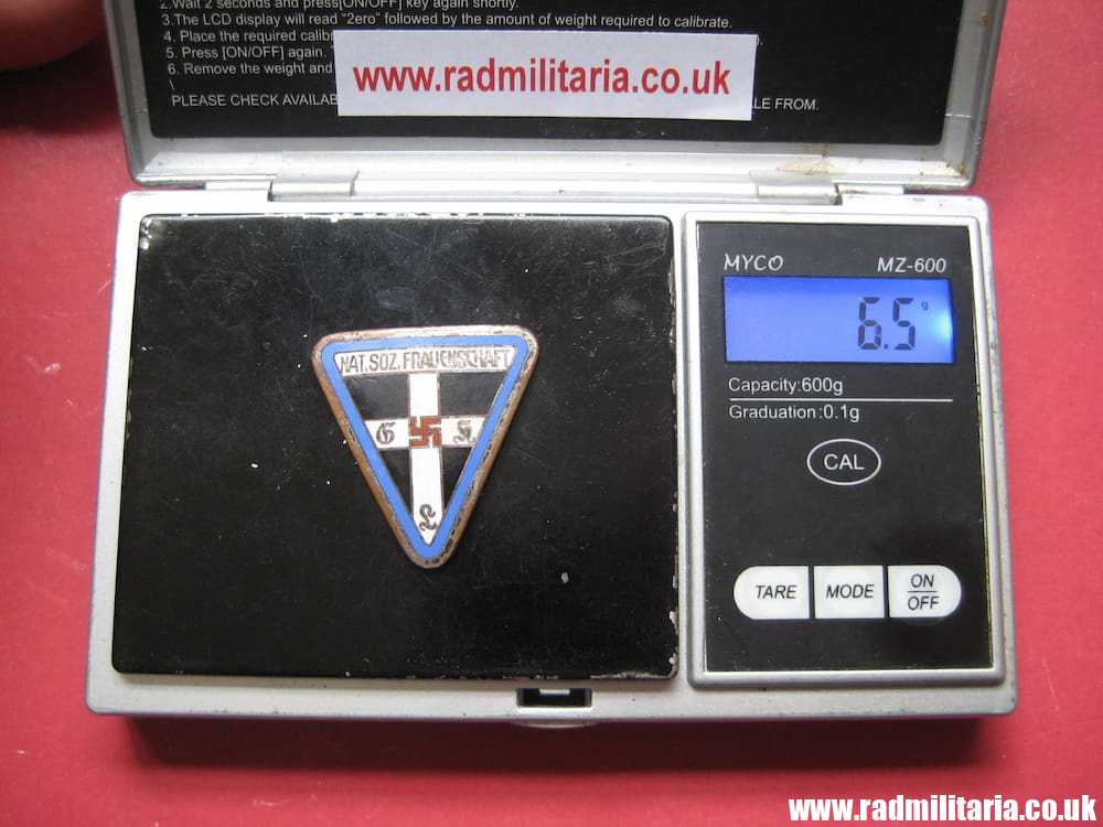 & WW2 German ENAMEL BADGE - NAT. SOZ. FRAUENSCHAFT. maker: RZM 72. - Image 8