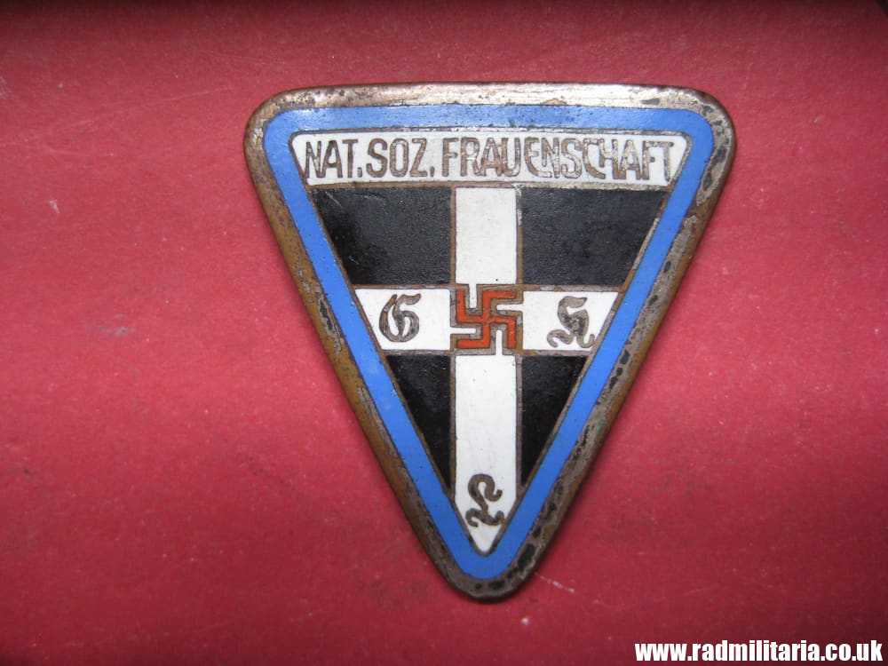 & WW2 German ENAMEL BADGE - NAT. SOZ. FRAUENSCHAFT. maker: RZM 72. - Image 10