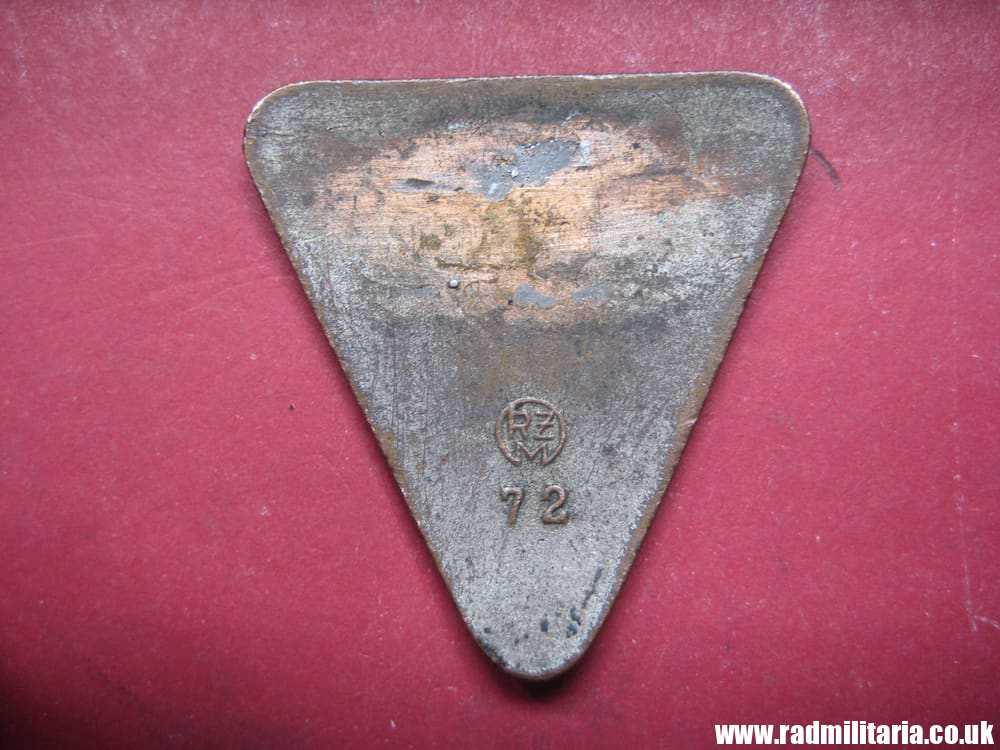 & WW2 German ENAMEL BADGE - NAT. SOZ. FRAUENSCHAFT. maker: RZM 72. - Image 9