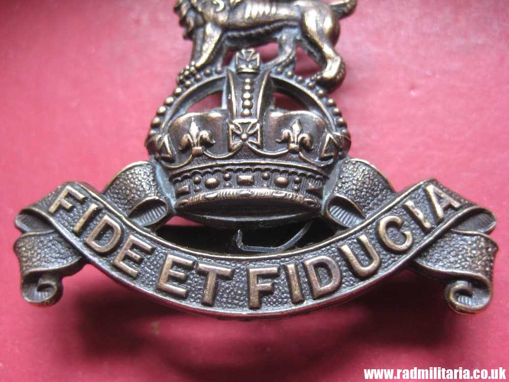 & WW1/WW2? British CAP BADGE: ARMY PAY CORPS officers bronze FIDE ET FIDUCIA cap badge - J.R. Gaunt London - Image 6