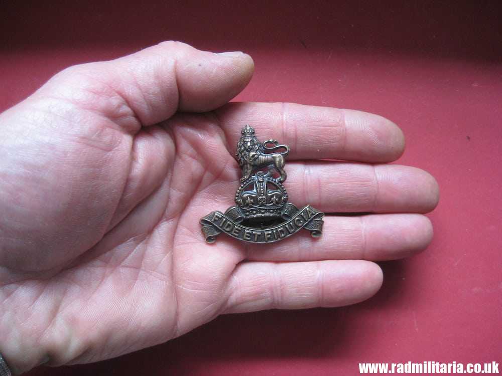 & WW1/WW2? British CAP BADGE: ARMY PAY CORPS officers bronze FIDE ET FIDUCIA cap badge - J.R. Gaunt London - Image 7
