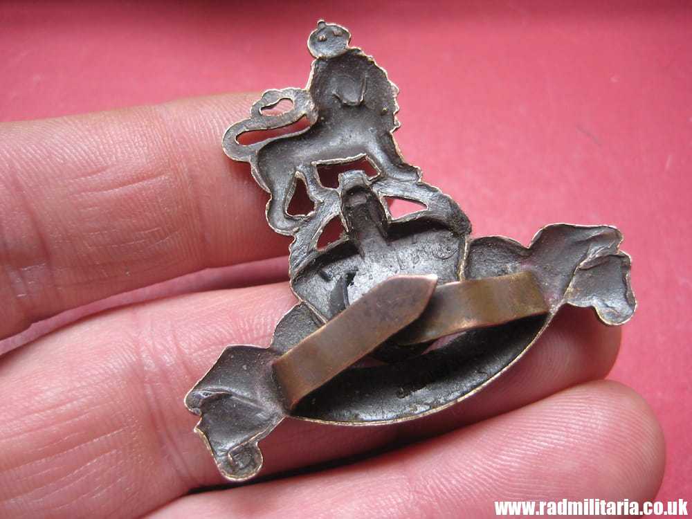 & WW1/WW2? British CAP BADGE: ARMY PAY CORPS officers bronze FIDE ET FIDUCIA cap badge - J.R. Gaunt London - Image 3