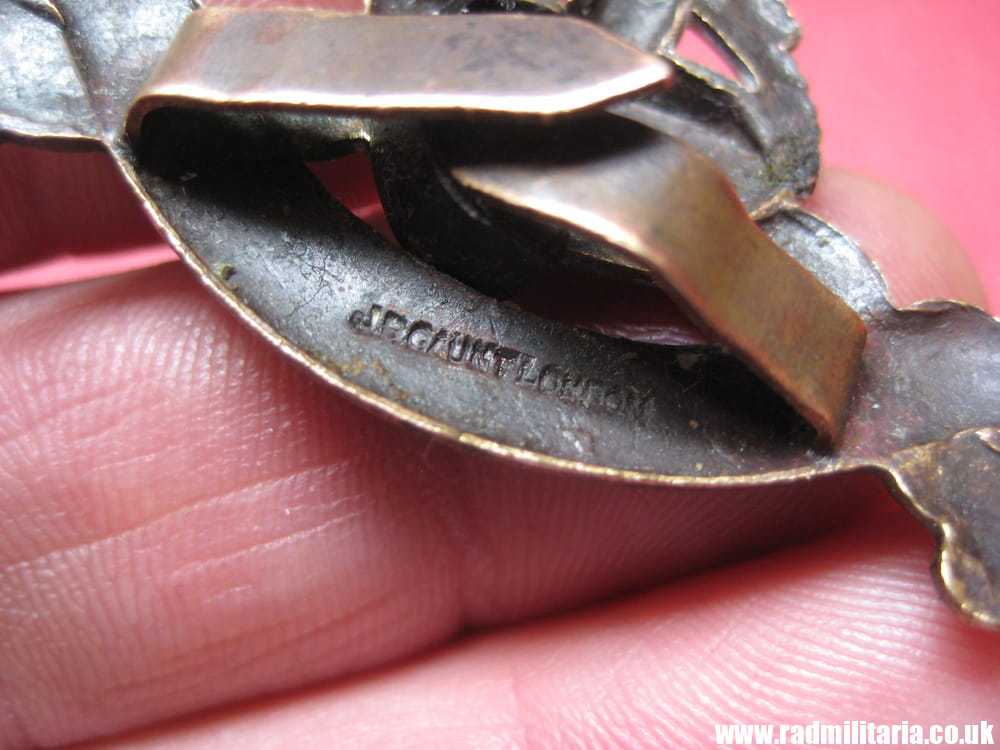 & WW1/WW2? British CAP BADGE: ARMY PAY CORPS officers bronze FIDE ET FIDUCIA cap badge - J.R. Gaunt London - Image 4