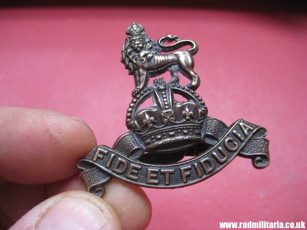 & WW1/WW2? British CAP BADGE: ARMY PAY CORPS officers bronze FIDE ET FIDUCIA cap badge - J.R. Gaunt London - Image 9
