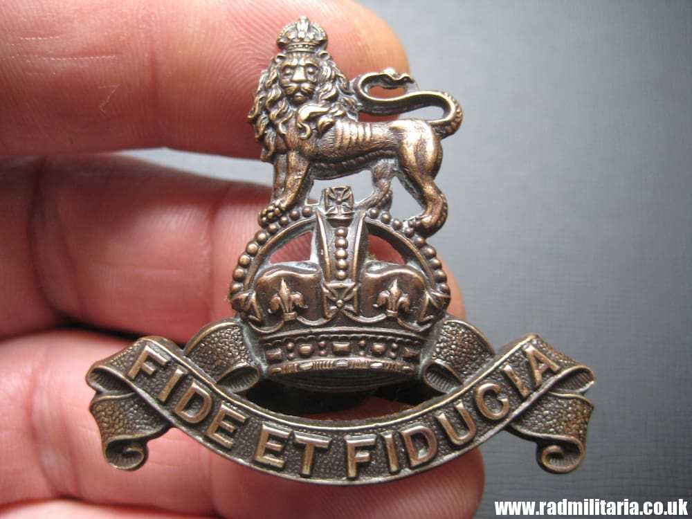 & WW1/WW2? British CAP BADGE: ARMY PAY CORPS officers bronze FIDE ET FIDUCIA cap badge - J.R. Gaunt London - Image 10