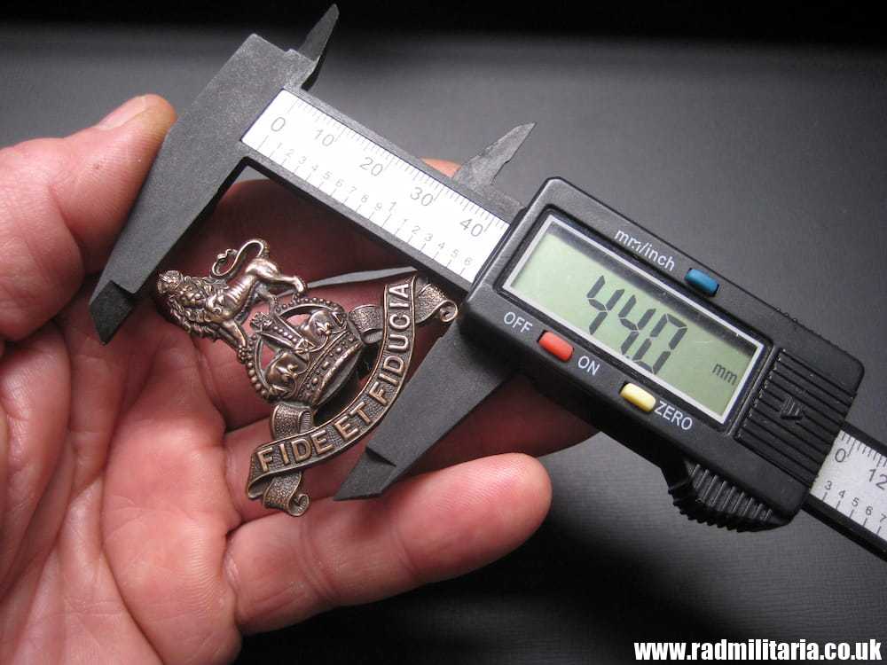 & WW1/WW2? British CAP BADGE: ARMY PAY CORPS officers bronze FIDE ET FIDUCIA cap badge - J.R. Gaunt London - Image 14