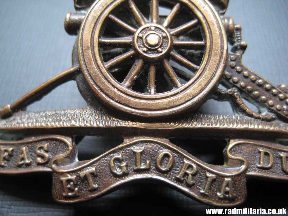 & WW1/WW2? British CAP BADGE: Royal Artillery officers bronze MOVING WHEEL cap badge - J.R. Gaunt. - Image 6
