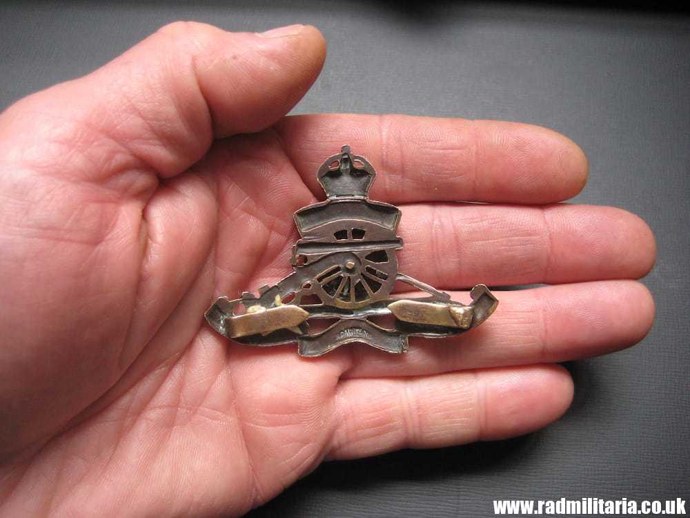 & WW1/WW2? British CAP BADGE: Royal Artillery officers bronze MOVING WHEEL cap badge - J.R. Gaunt. - Image 9