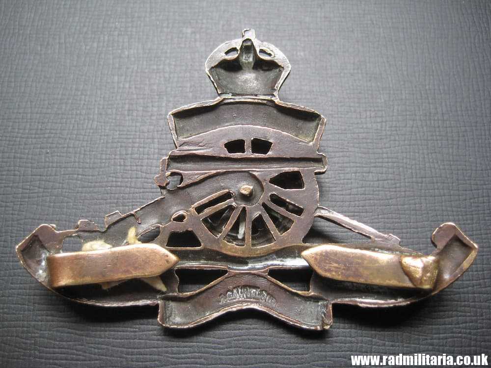 & WW1/WW2? British CAP BADGE: Royal Artillery officers bronze MOVING WHEEL cap badge - J.R. Gaunt. - Image 3