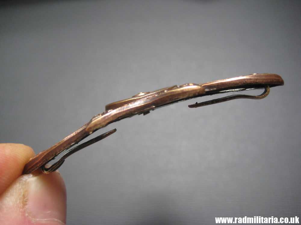 & WW1/WW2? British CAP BADGE: Royal Artillery officers bronze MOVING WHEEL cap badge - J.R. Gaunt. - Image 11