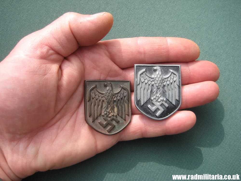 & original Africa Corps AFRIKAKORPS brass and zinc BADGES - SET of 2, both with maker marks - "A" - Assmann - Image 14