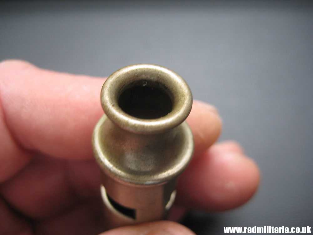 & WW2 original British MILITARY WHISTLE with date 1941 & Broad Arrow mark, maker: J. HUDSON B-ham. - Image 6