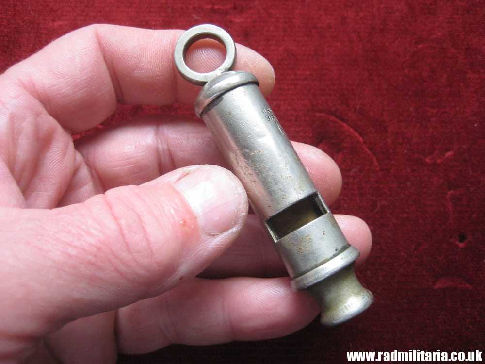 & WW2 original British MILITARY WHISTLE with date 1943 & Broad Arrow mark, maker: J. HUDSON B-ham - Image 3