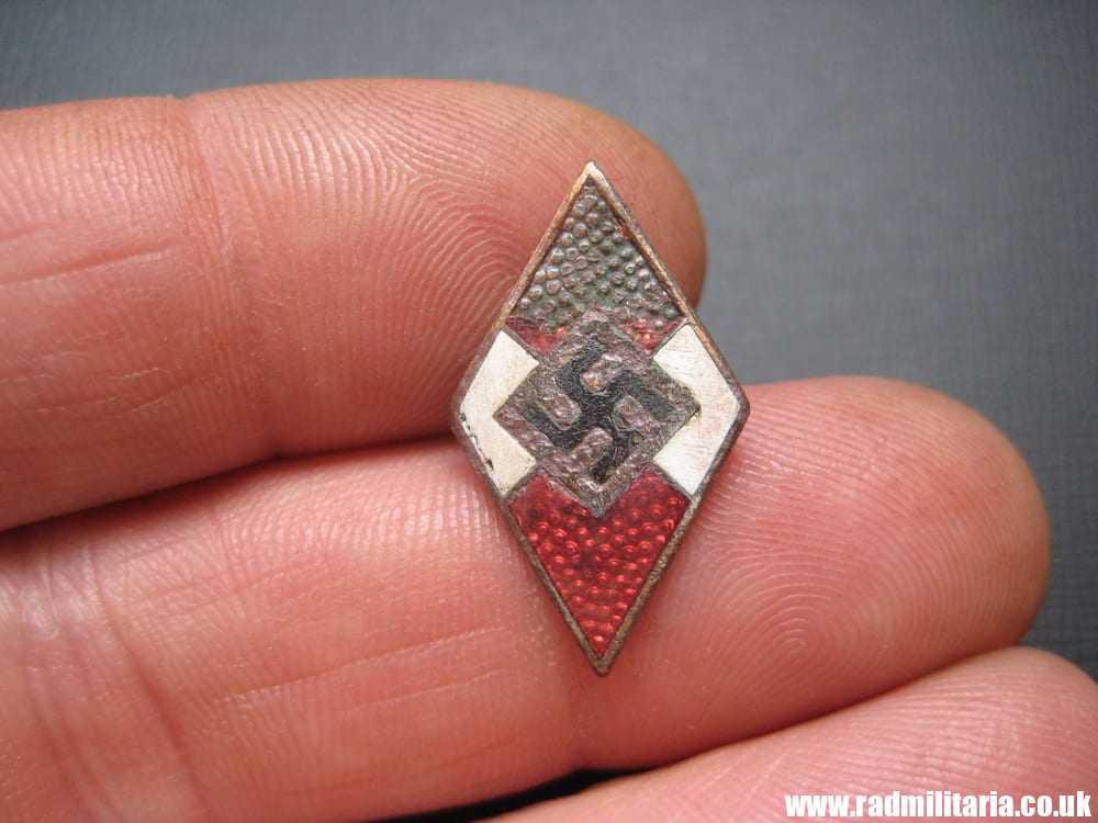 & WW2 German HJ membership ENAMEL BADGE - HitlerJugend. RZM M1/120. Genuine cap badge !! - Image 2