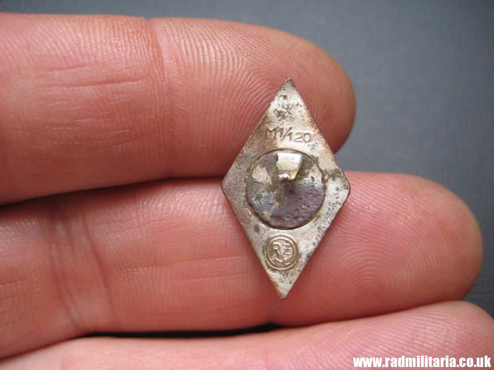 & WW2 German HJ membership ENAMEL BADGE - HitlerJugend. RZM M1/120. Genuine cap badge !! - Image 3