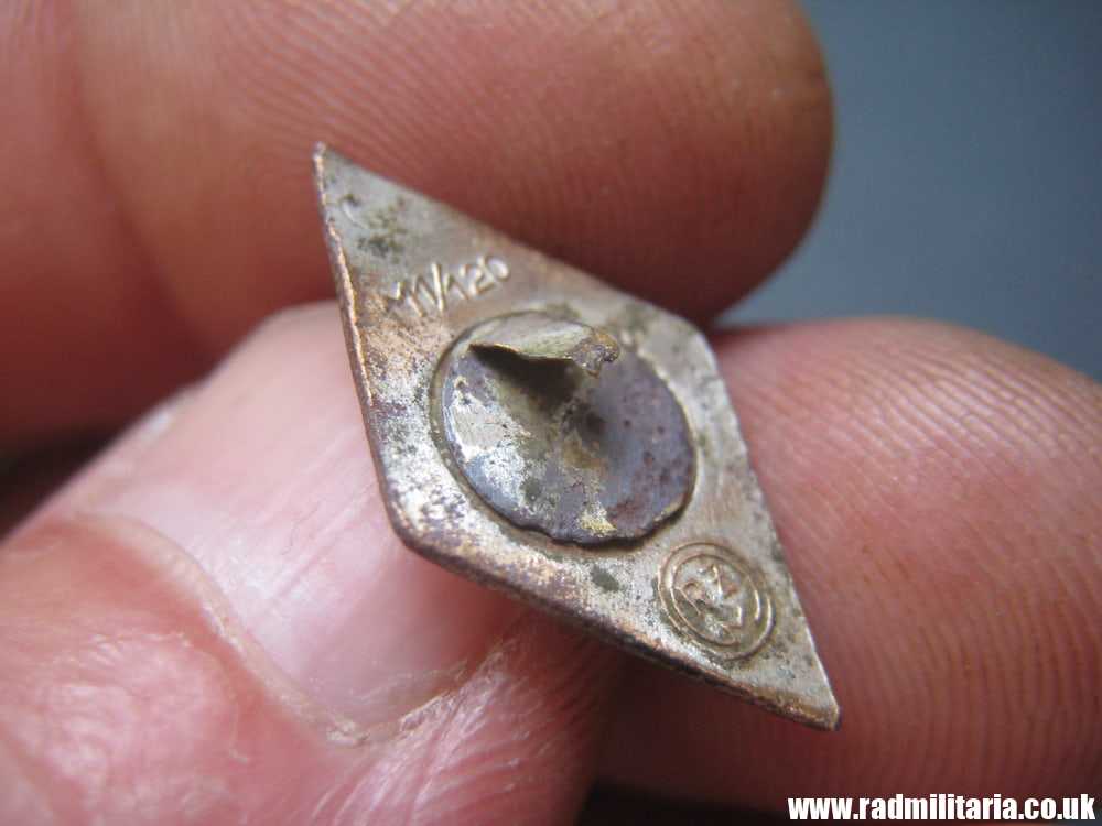 & WW2 German HJ membership ENAMEL BADGE - HitlerJugend. RZM M1/120. Genuine cap badge !! - Image 4