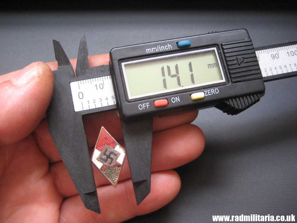 & WW2 German HJ membership ENAMEL BADGE - HitlerJugend. RZM M1/120. Genuine cap badge !!